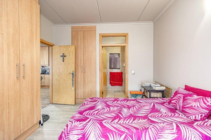 1 Bedroom Property for Sale in Bellair Western Cape